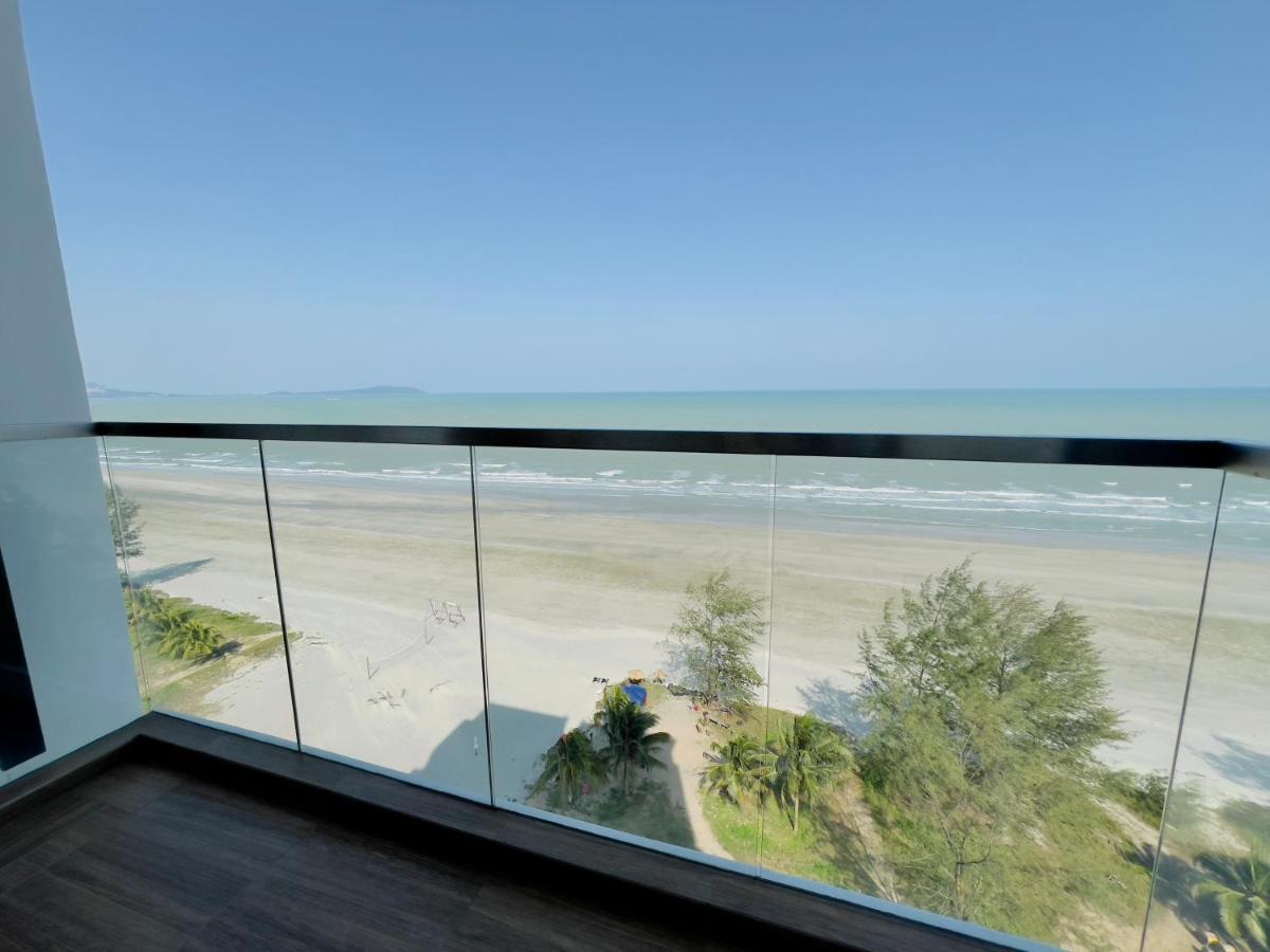 Timurbay By Seascape Kuantan Exteriör bild